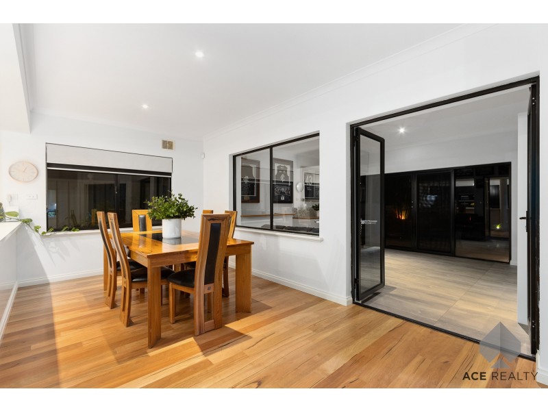 11 Kooralbyn Valley Crescent, Jandakot WA 6164