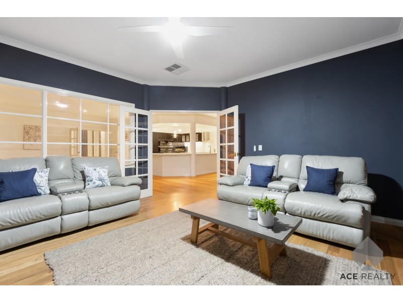 11 Kooralbyn Valley Crescent, Jandakot WA 6164