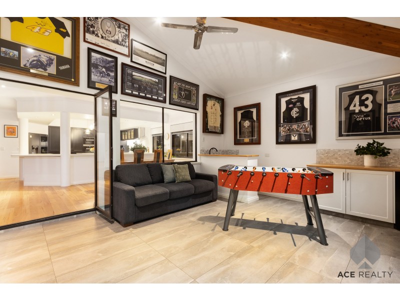 11 Kooralbyn Valley Crescent, Jandakot WA 6164