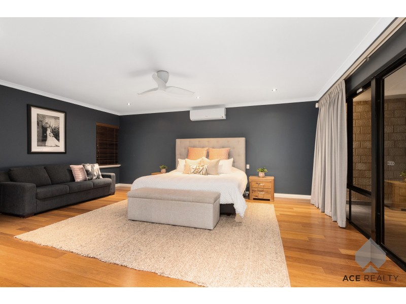 11 Kooralbyn Valley Crescent, Jandakot WA 6164