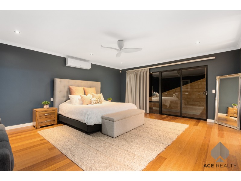 11 Kooralbyn Valley Crescent, Jandakot WA 6164