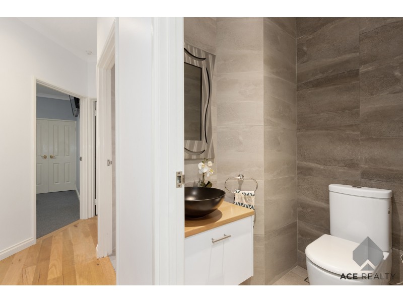 11 Kooralbyn Valley Crescent, Jandakot WA 6164