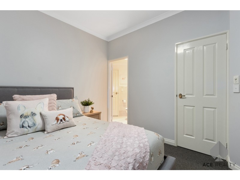 11 Kooralbyn Valley Crescent, Jandakot WA 6164