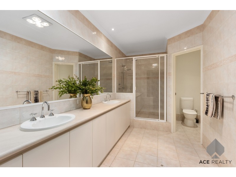 11 Kooralbyn Valley Crescent, Jandakot WA 6164