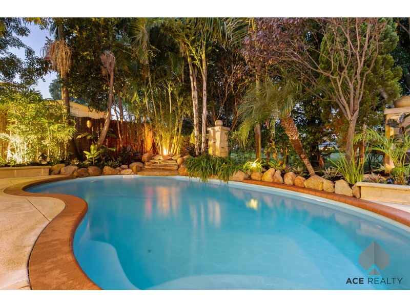 11 Kooralbyn Valley Crescent, Jandakot WA 6164