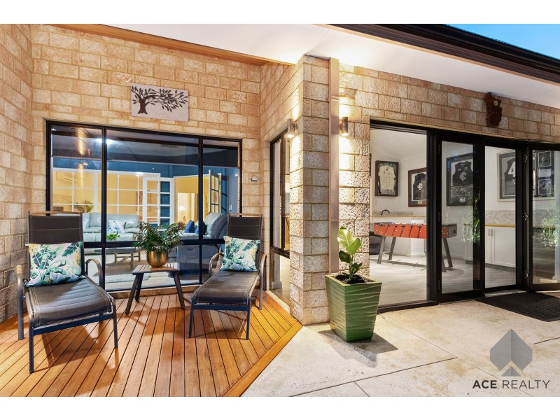 11 Kooralbyn Valley Crescent, Jandakot WA 6164