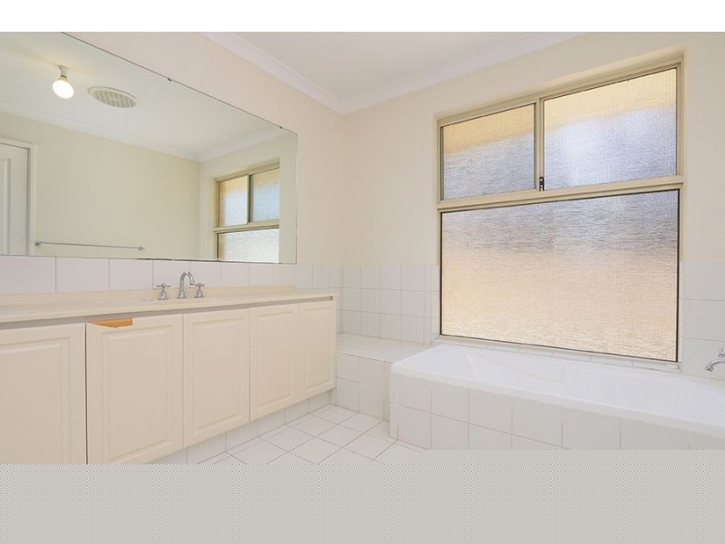 10 Glen Iris Drive, Jandakot WA 6164