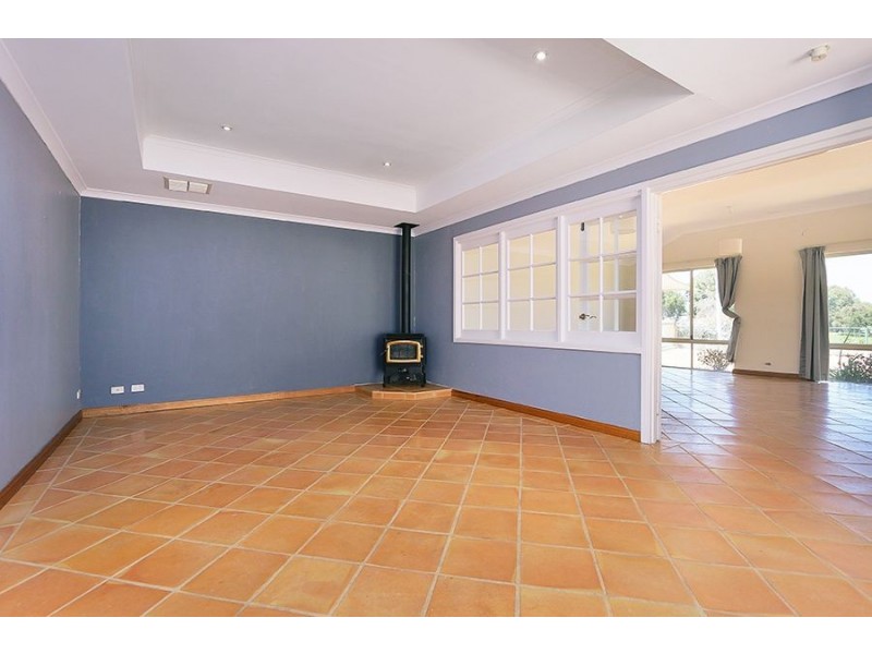 10 Glen Iris Drive, Jandakot WA 6164