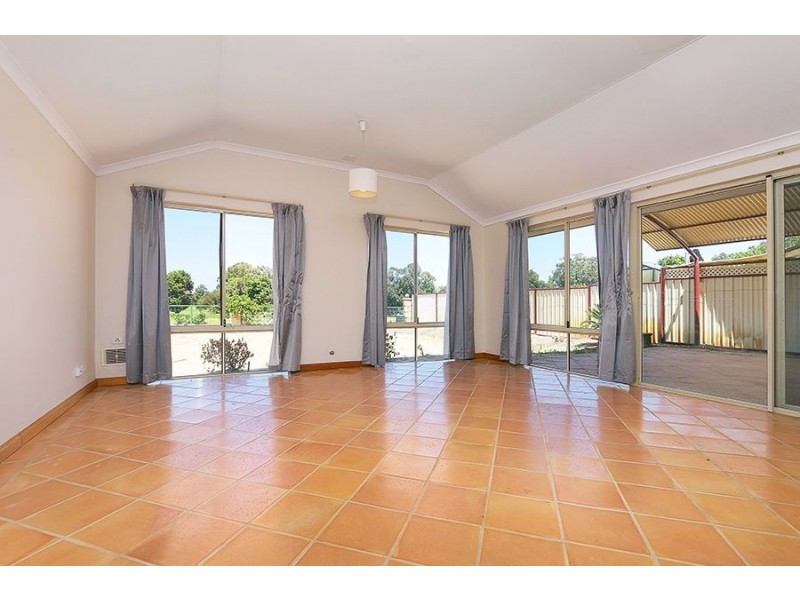 10 Glen Iris Drive, Jandakot WA 6164
