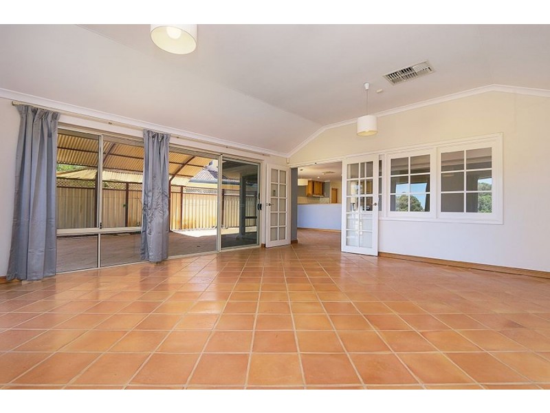 10 Glen Iris Drive, Jandakot WA 6164