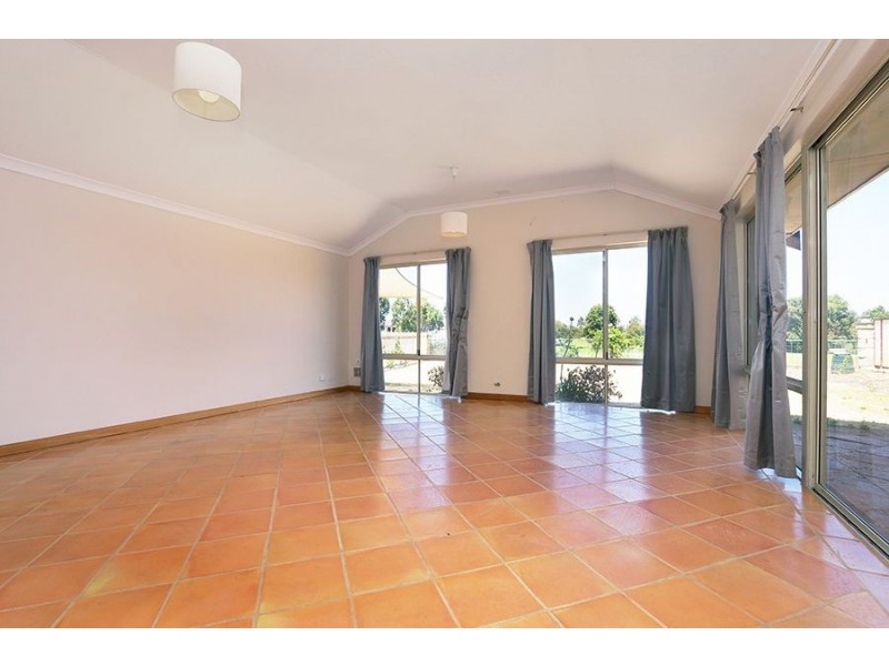 10 Glen Iris Drive, Jandakot WA 6164