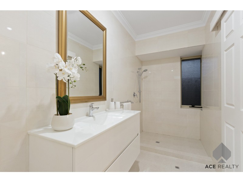1/8 Matheson Road, Applecross WA 6153