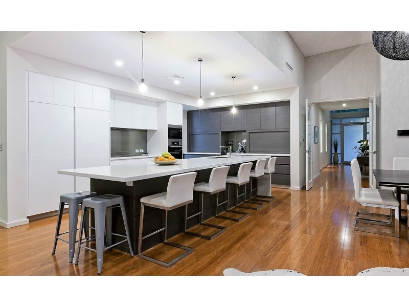 95 Tweeddale Road, Applecross WA 6153