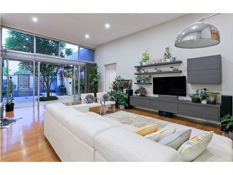 95 Tweeddale Road, Applecross WA 6153