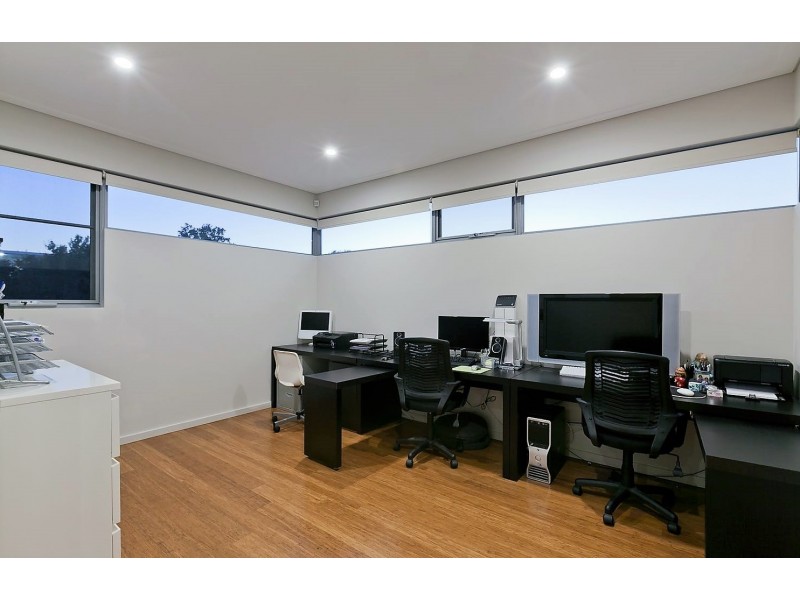 95 Tweeddale Road, Applecross WA 6153
