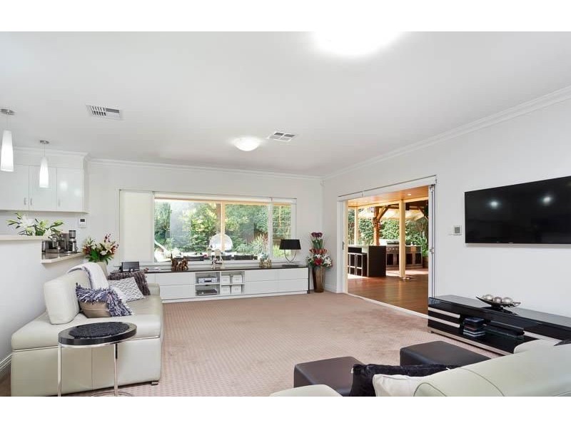 74 Tweeddale Road, Applecross WA 6153