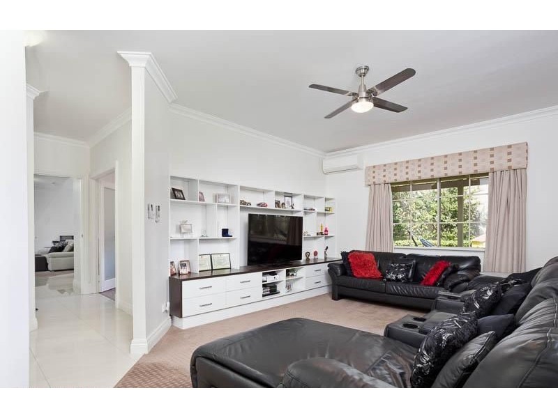 74 Tweeddale Road, Applecross WA 6153