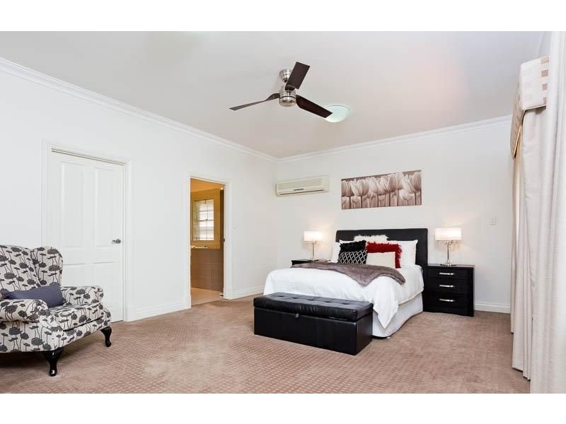 74 Tweeddale Road, Applecross WA 6153