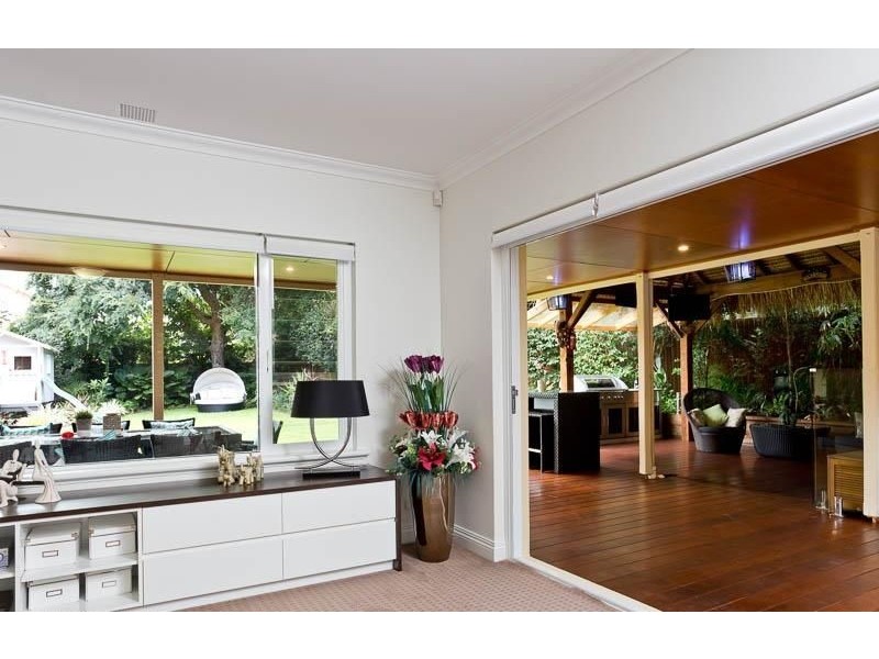 74 Tweeddale Road, Applecross WA 6153