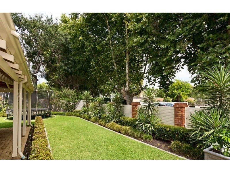 74 Tweeddale Road, Applecross WA 6153