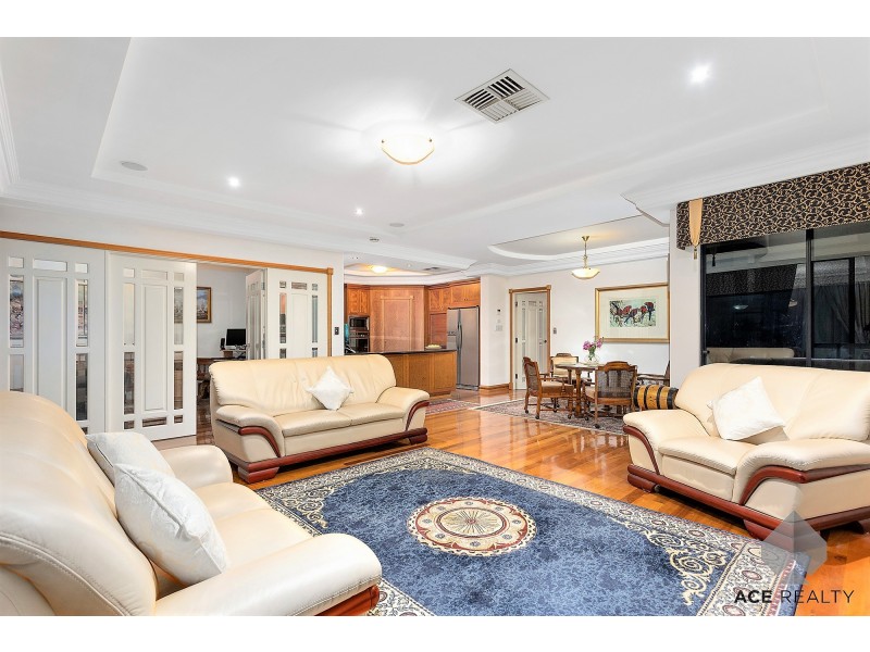 57 Tweeddale Road, Applecross WA 6153