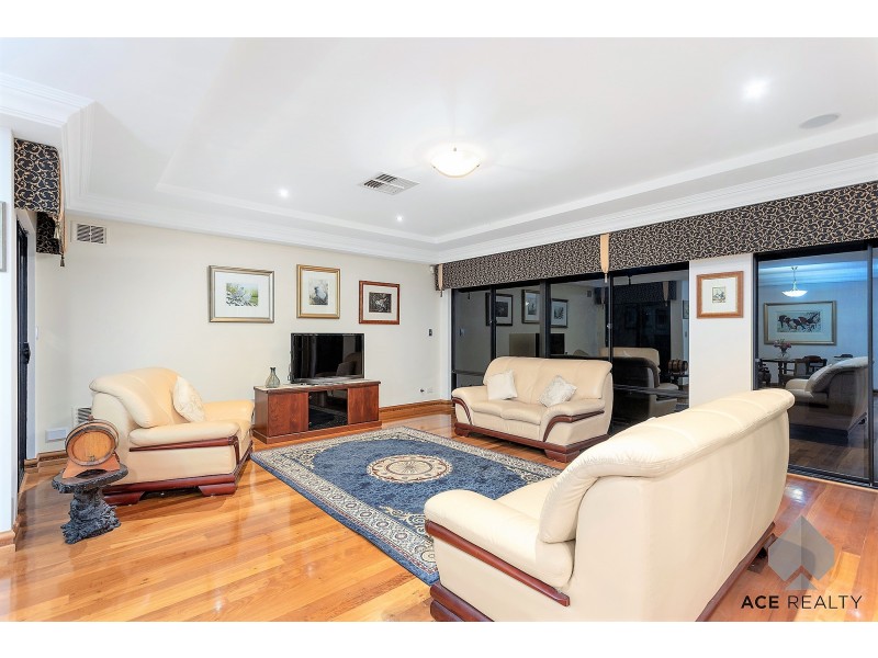 57 Tweeddale Road, Applecross WA 6153