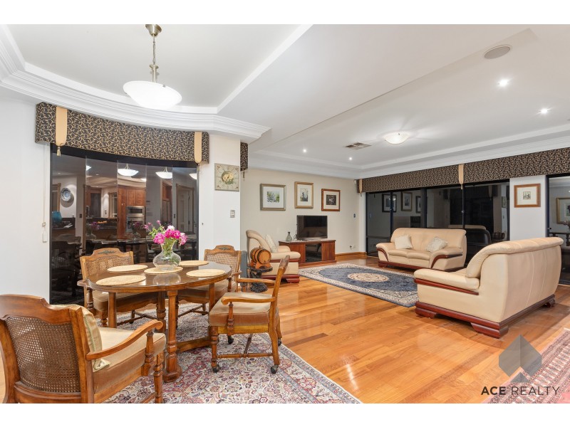 57 Tweeddale Road, Applecross WA 6153