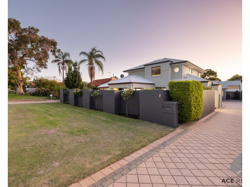 7 Cormack Road, Alfred Cove WA 6154
