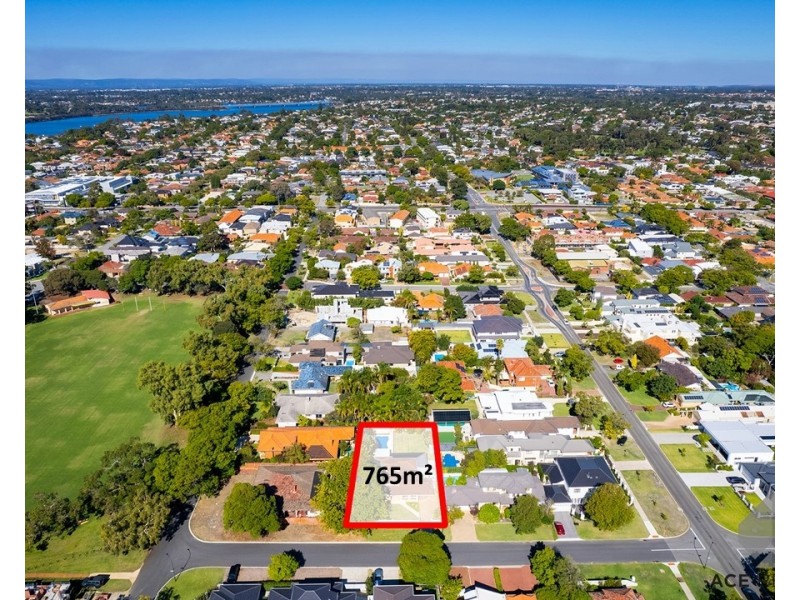 13 Kinross Road, Applecross WA 6153