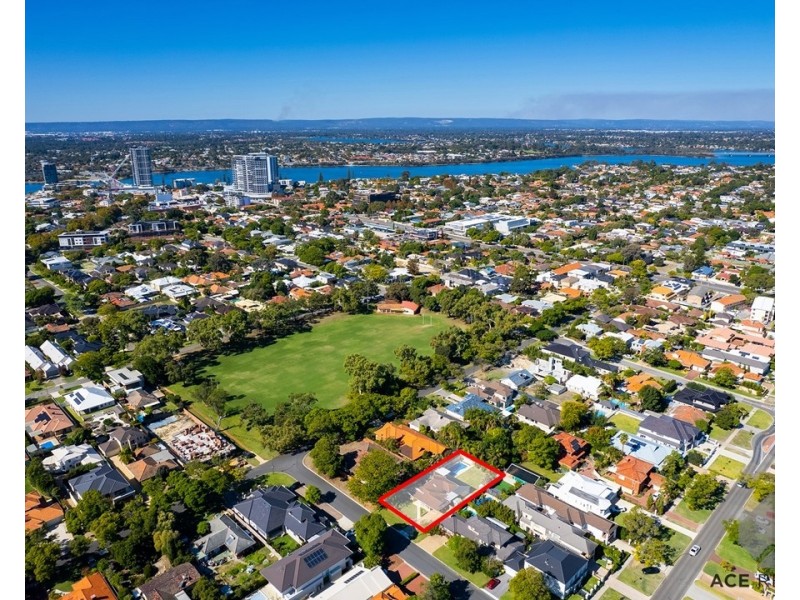 13 Kinross Road, Applecross WA 6153