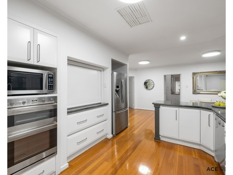 7 Cormack Road, Alfred Cove WA 6154