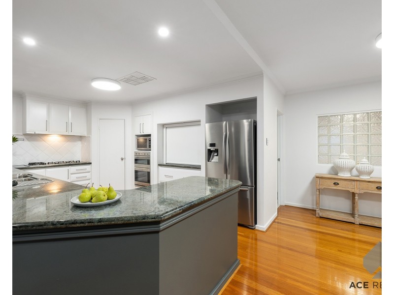 7 Cormack Road, Alfred Cove WA 6154