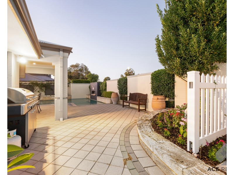 7 Cormack Road, Alfred Cove WA 6154