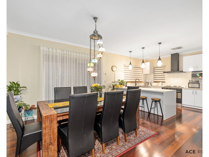 5 Maddox Crescent, Melville WA 6156