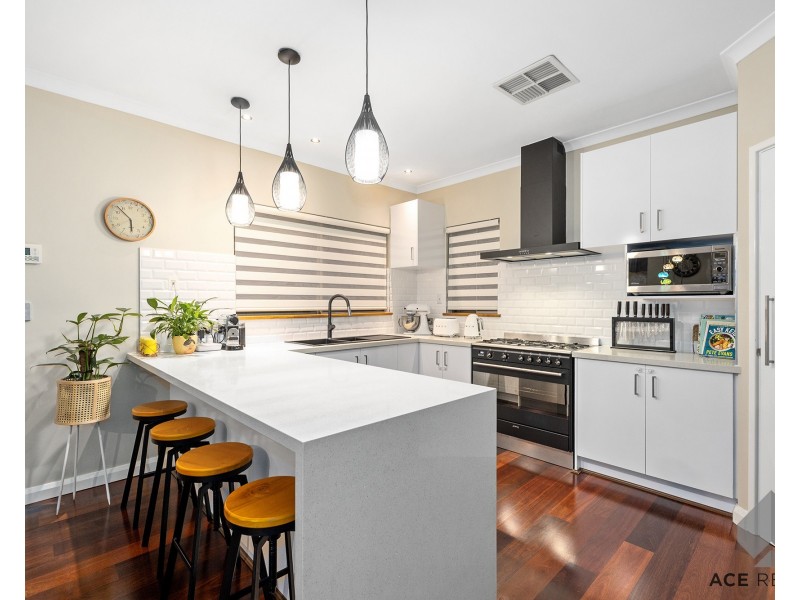 5 Maddox Crescent, Melville WA 6156