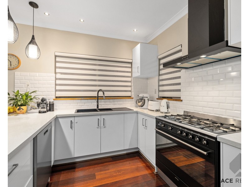 5 Maddox Crescent, Melville WA 6156
