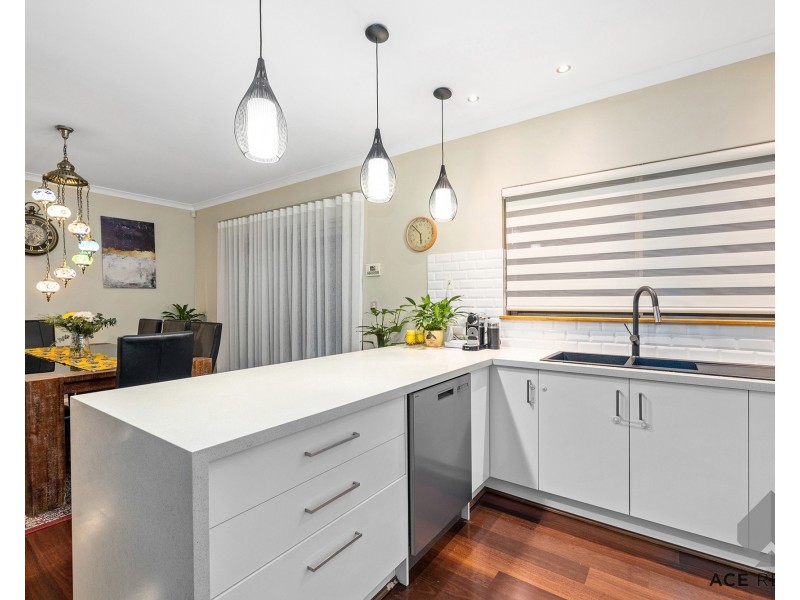 5 Maddox Crescent, Melville WA 6156