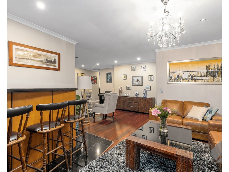 5 Maddox Crescent, Melville WA 6156