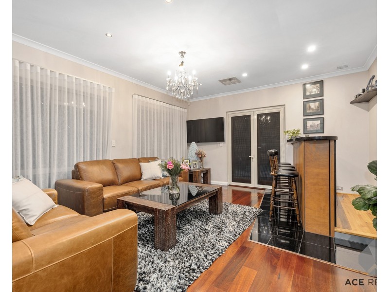 5 Maddox Crescent, Melville WA 6156