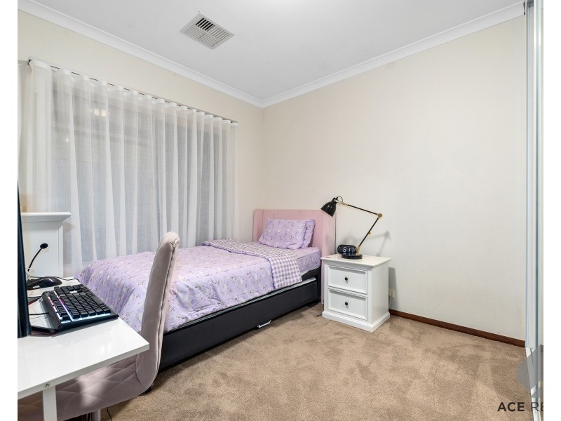 5 Maddox Crescent, Melville WA 6156