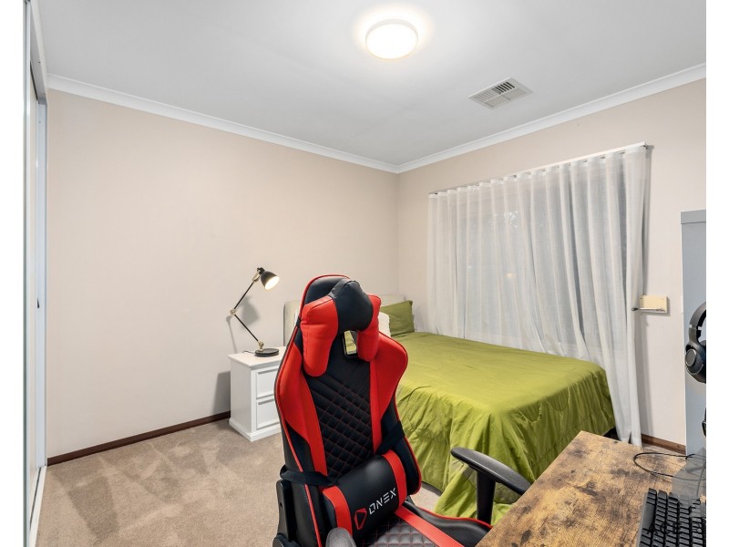 5 Maddox Crescent, Melville WA 6156