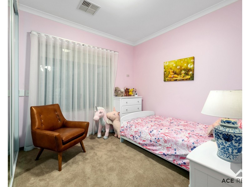 5 Maddox Crescent, Melville WA 6156