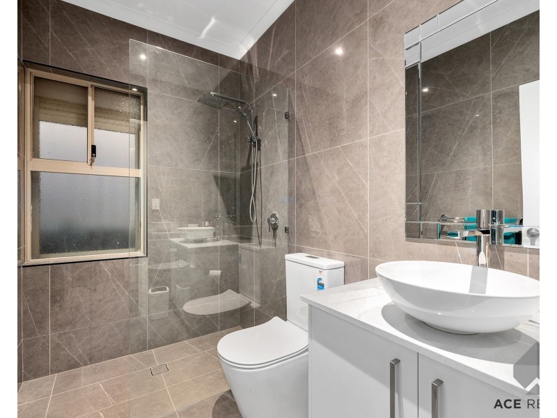 5 Maddox Crescent, Melville WA 6156