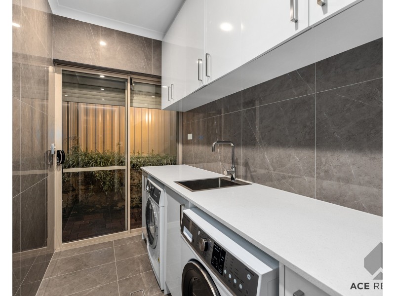 5 Maddox Crescent, Melville WA 6156