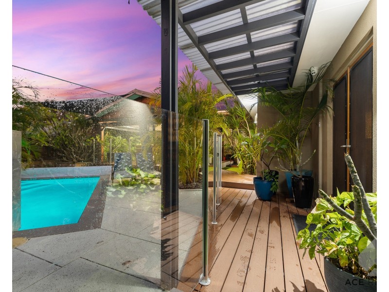5 Maddox Crescent, Melville WA 6156