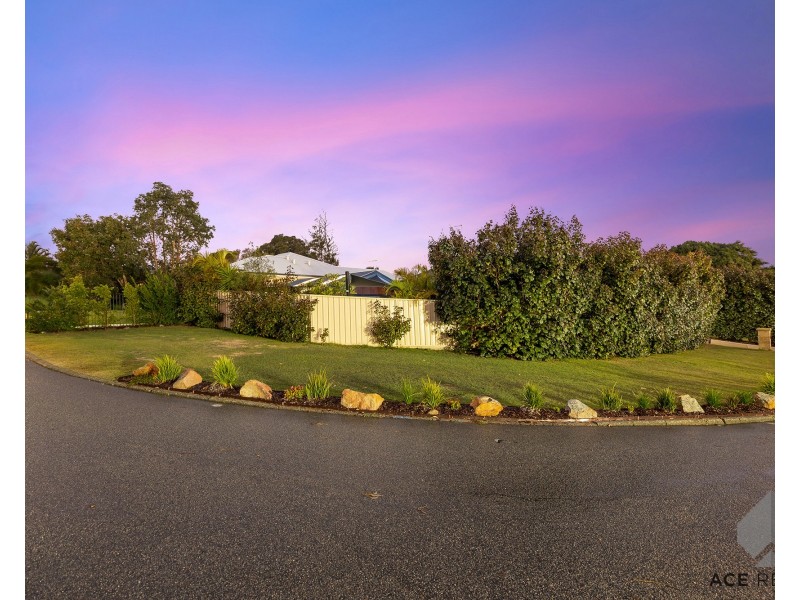 5 Maddox Crescent, Melville WA 6156