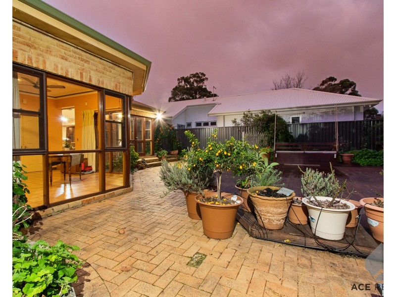 73 Tweeddale Road, Applecross WA 6153