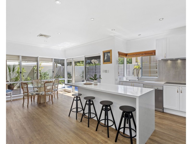 31 Moreing Road, Attadale WA 6156