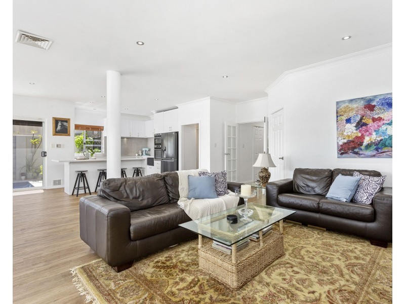 31 Moreing Road, Attadale WA 6156