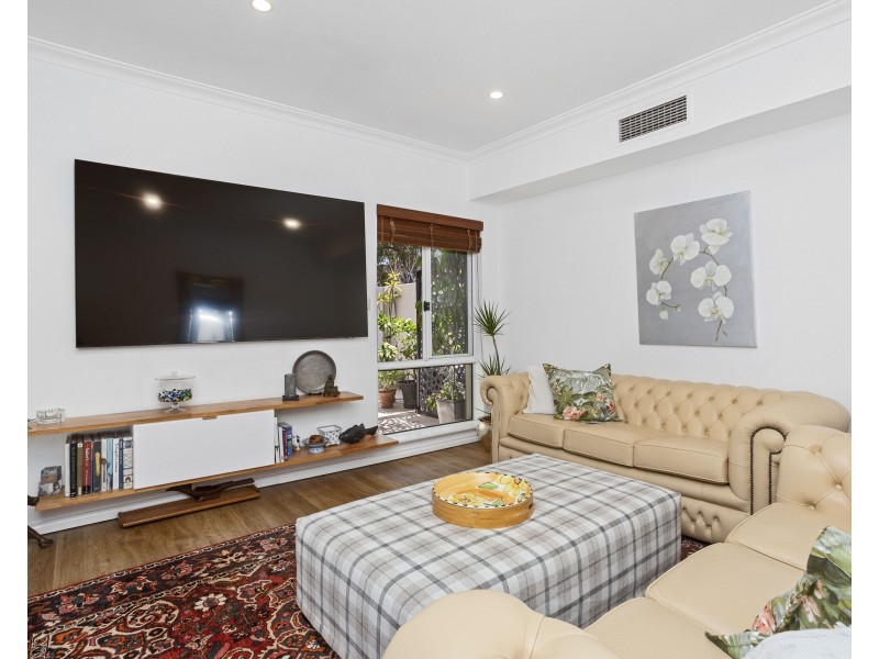 31 Moreing Road, Attadale WA 6156